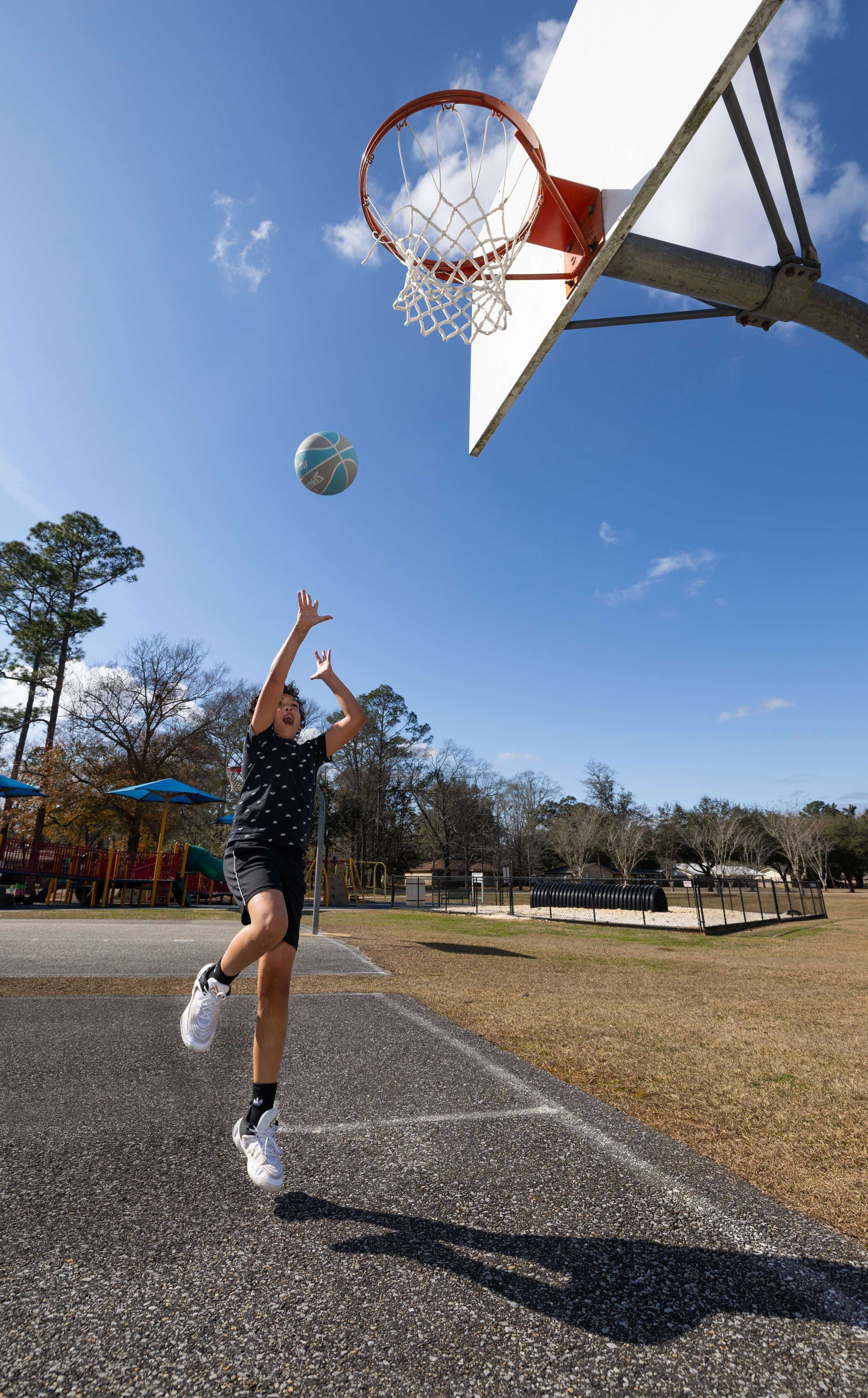 “Basketball is his favorite thing in the world,” said his mom, Rachel Rieben, who fostered him since he was two days old and adopted him with her then-husband Steven Metcalf when Kayson was 1 year old.