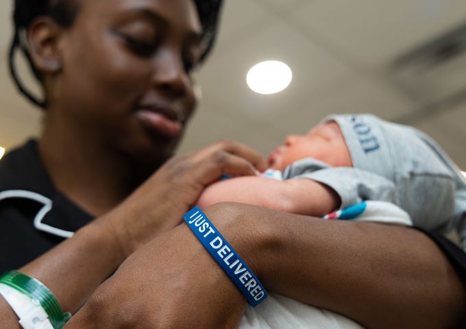 Medical bracelets for new moms have the potential to save lives
