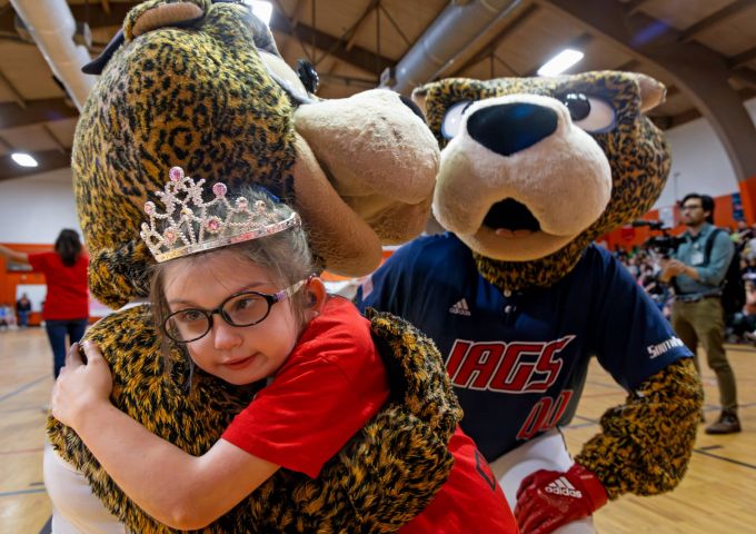 USA Health celebrates Children’s Miracle Network Champion Maci Brown with crowning ceremony