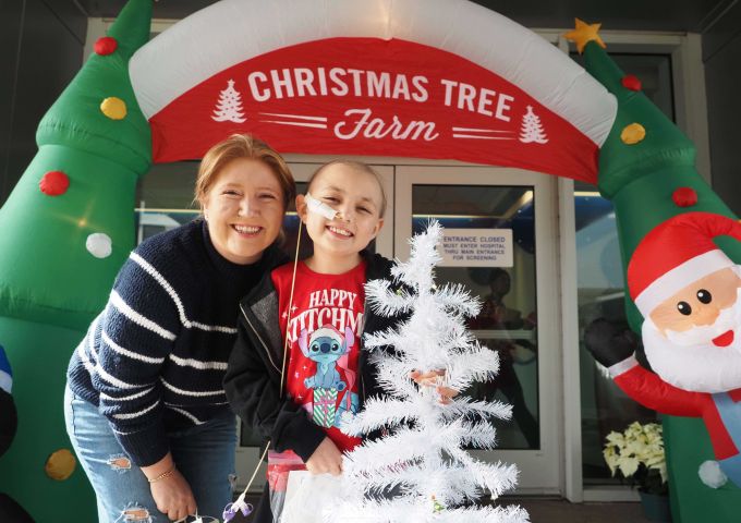 Santa arrives by helicopter to spread holiday cheer at USA Health Children’s & Women’s Hospital, meets patients at ACE tree farm event