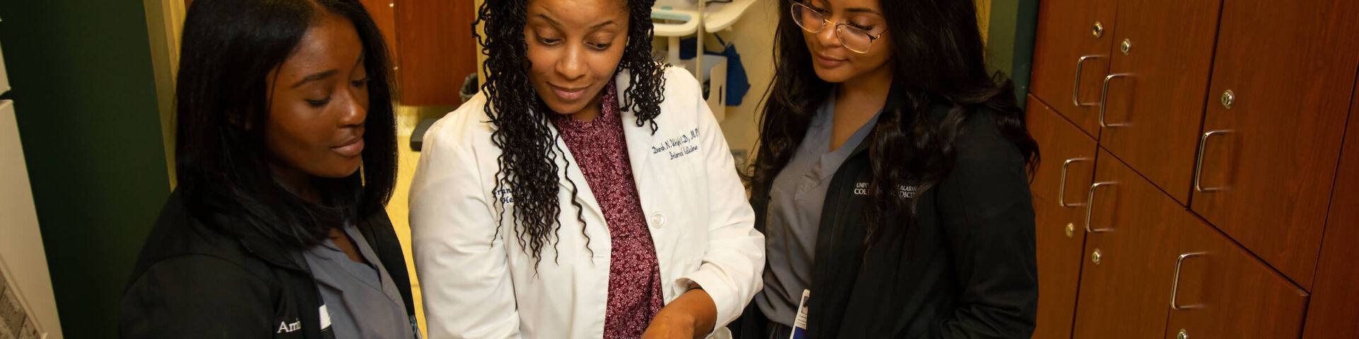 USA Health Family Medicine Primary Care Pathway Program at the Franklin Primary Health Center 1303 Dr. Martin Luther King Jr. Ave. Mobile, AL Far left - Amber Crenshaw, USA College of Medicine Medical Student Center - preceptor Dr. Darah Wright, internal medicine physician, Franklin Primary Care Health Center Far right - TiAriel Anderson, USA College of Medicine Medical Student CLINIC preceptors provide patient care experience to medical students early in their training USA Health Preceptors CLINIC preceptors